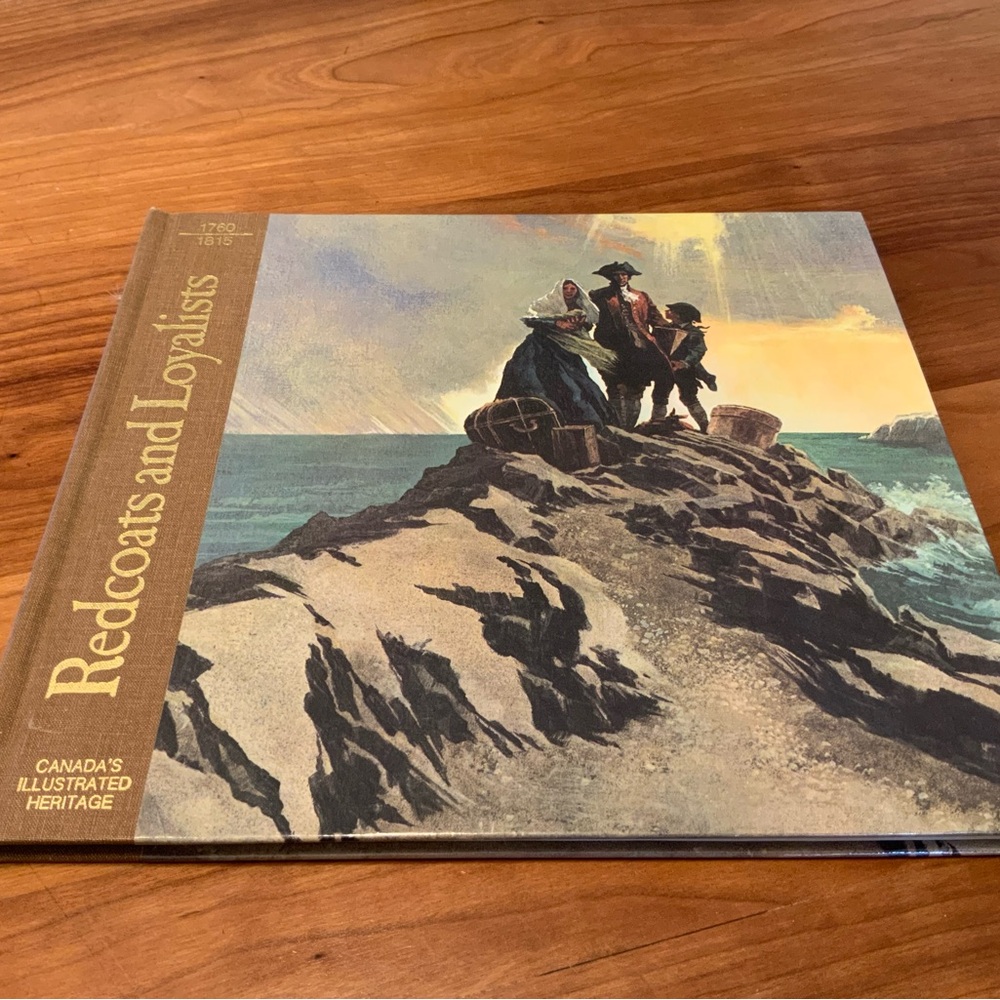 🐥 2 20$ Redcoats and Loyalists - Brown and Cream Coffee Table Book